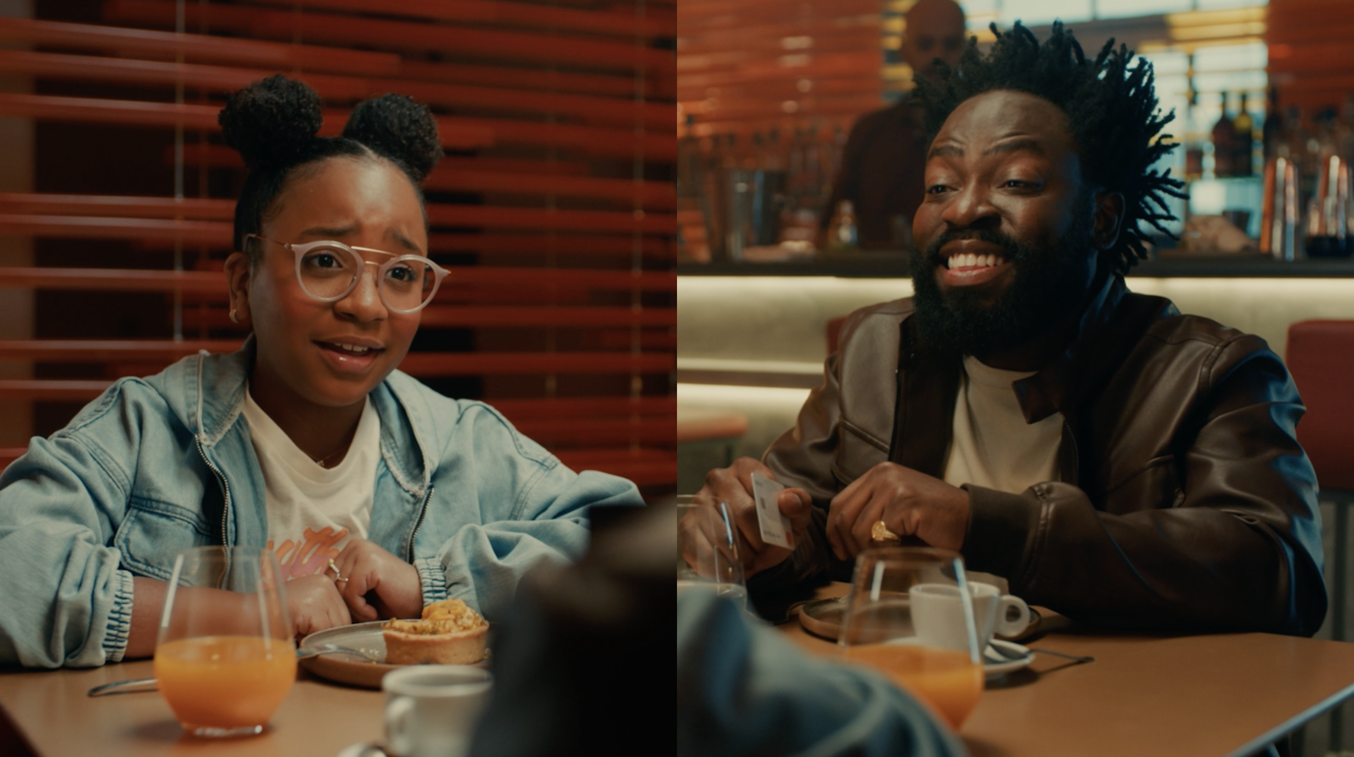 Ex-BBB Douglas Silva e sua filha, Maria Flor, apresentam nova campanha de débito da Mastercard