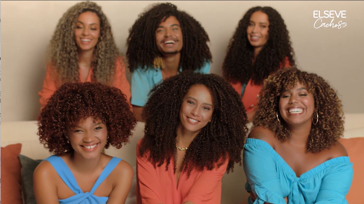 Encontramos na parte inferior da imagem a cantora Agnes Nunes, a atriz Taís Araújo e as influenciadores Jessica Dantas, Juliana Louise, Yuri Pereira e Mari Lobo na parte superior